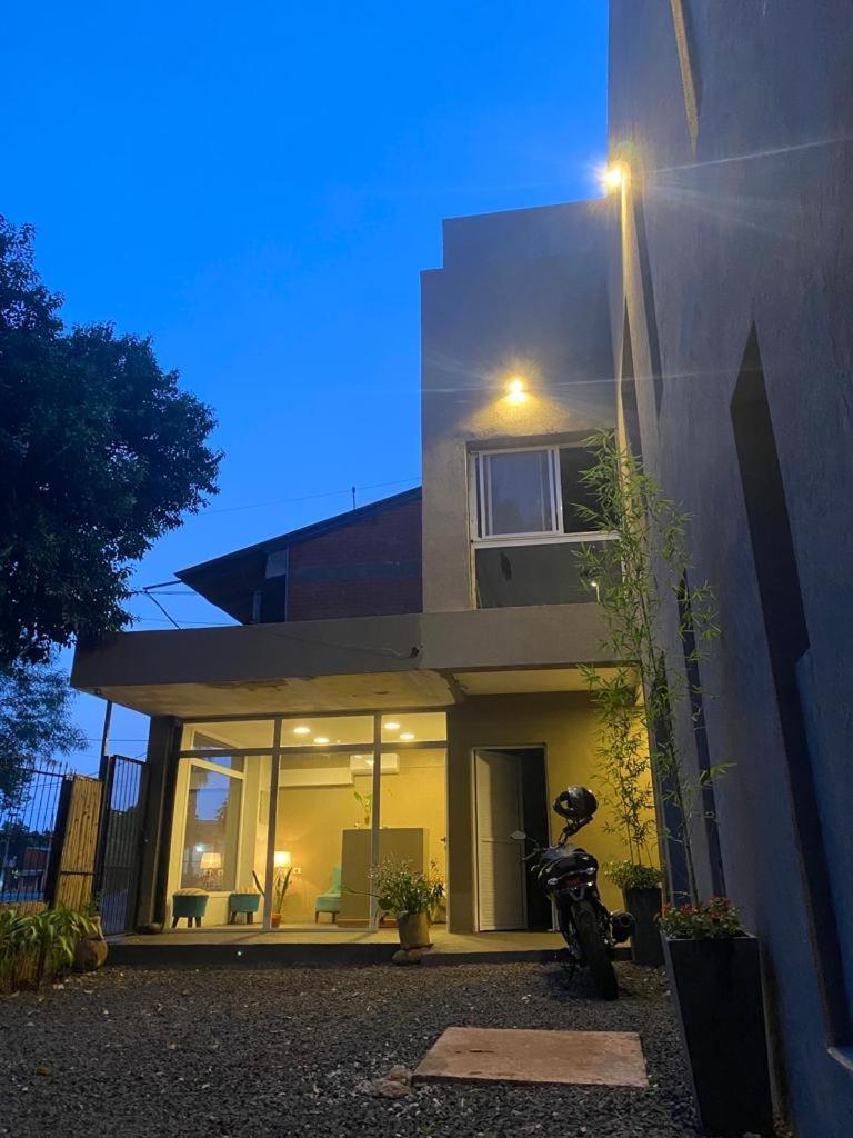 Los Lirios Apart & Suite Puerto Iguazu Exterior photo