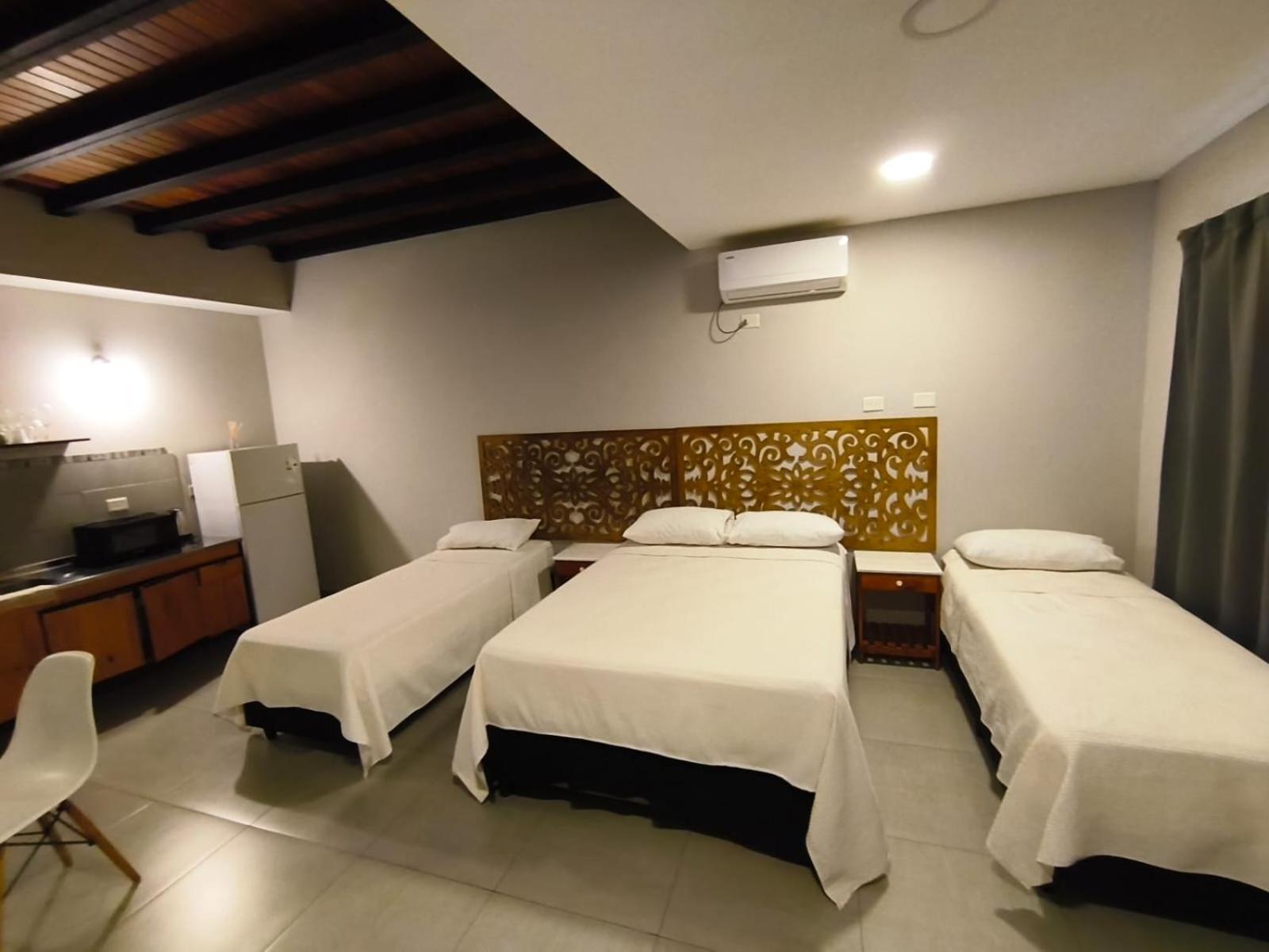 Los Lirios Apart & Suite Puerto Iguazu Exterior photo