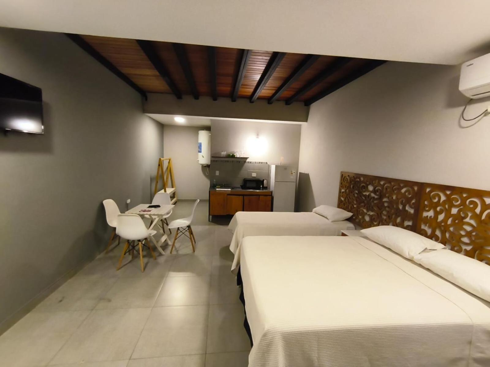 Los Lirios Apart & Suite Puerto Iguazu Exterior photo