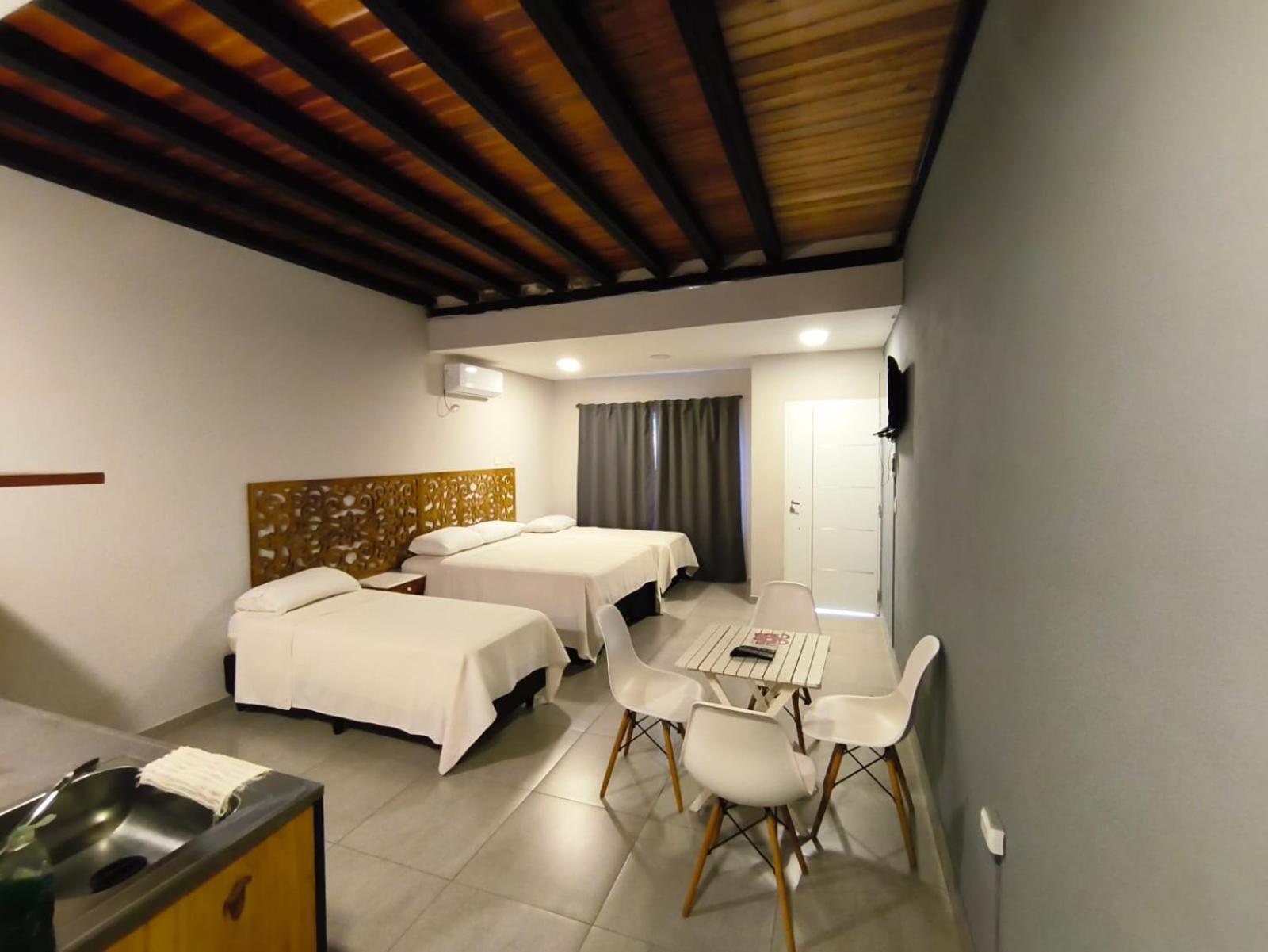 Los Lirios Apart & Suite Puerto Iguazu Exterior photo